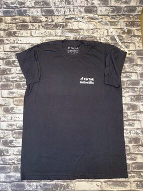 TikTok in the Mix Music Experience, 2023 Mesa AZ Merchandise Shirt, Large,NWOT